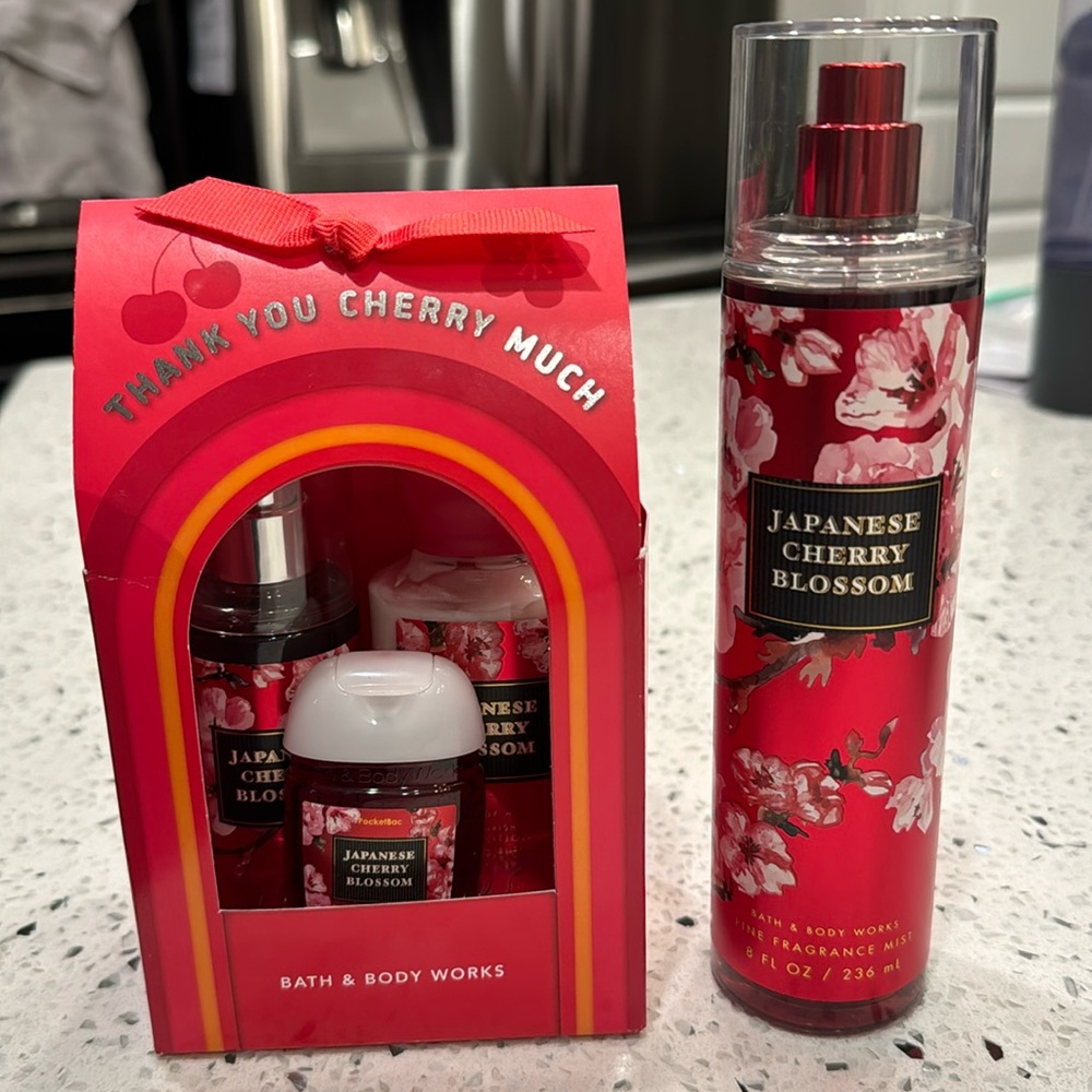 Bath and Bodyworks Japanese Cherry gift set